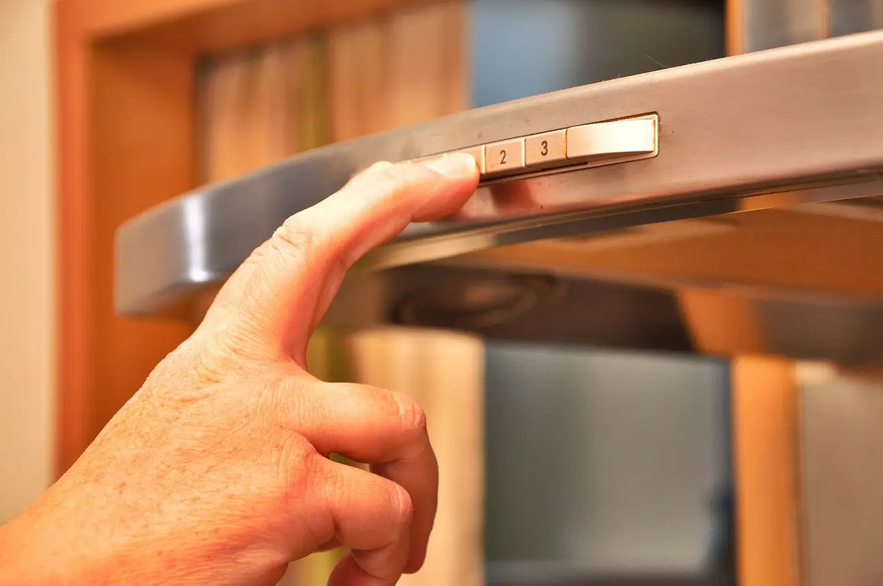 Non mettere la cappa troppo bassa sul piano cottura