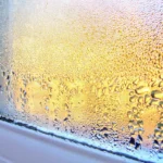 Come prevenire la condensa sui vetri: ecco il trucco della nonna