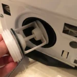 Come pulire il filtro della lavatrice: ecco il trucco