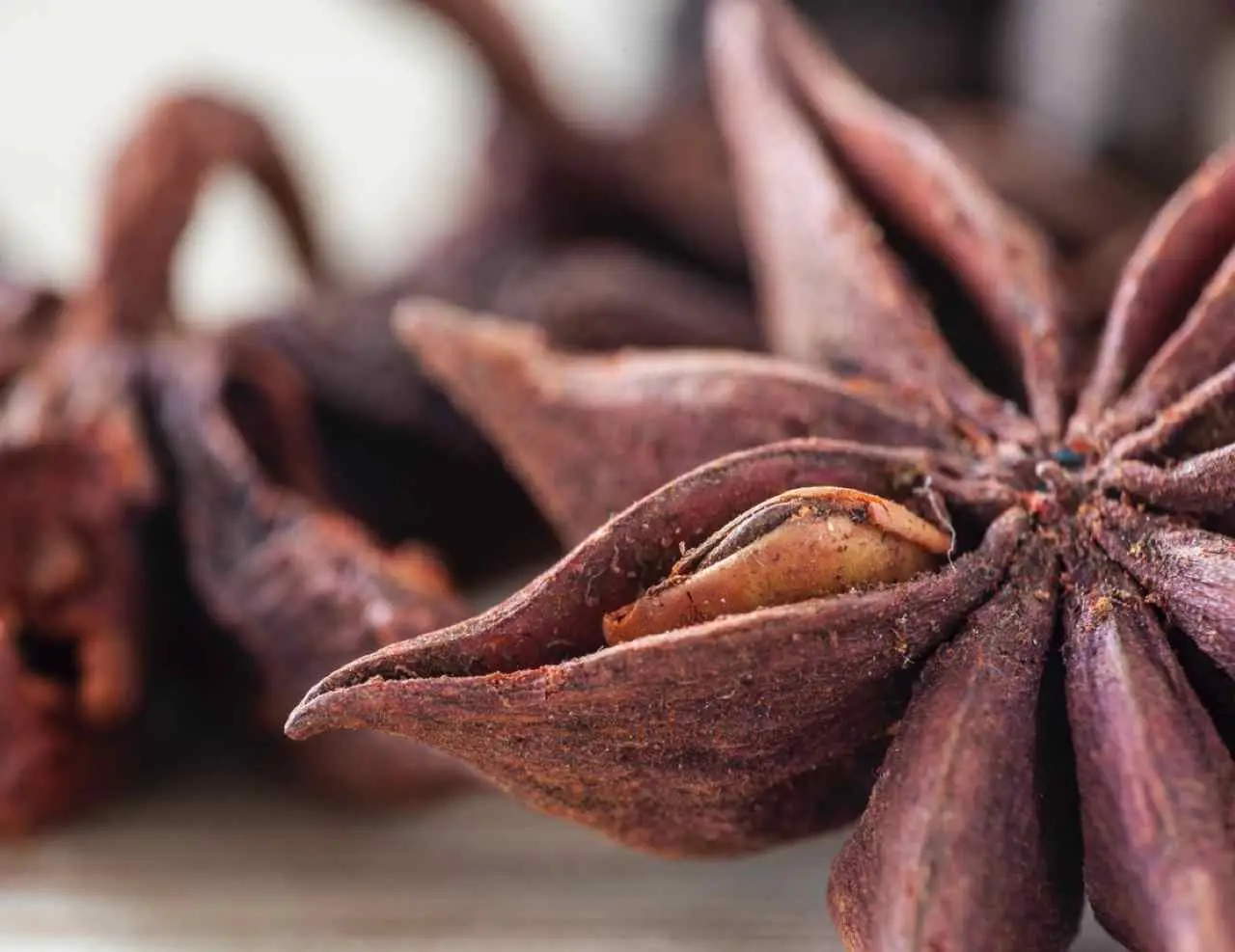 Chiodi di garofano e intestino: ecco le conseguenze, attenzione