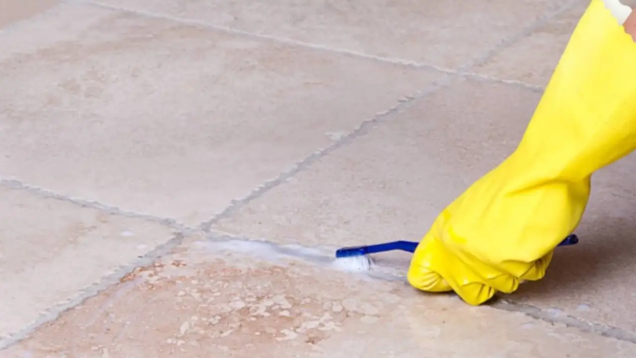 Come sbiancare le fughe del pavimento senza fatica: il metodo della nonna con un solo ingrediente