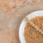 Non solo insalata: ecco perché il farro è l’alimento essenziale che stai ignorando