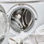 L’errore che tutti fanno con la lavatrice e che rovina i panni (e come evitarlo)
