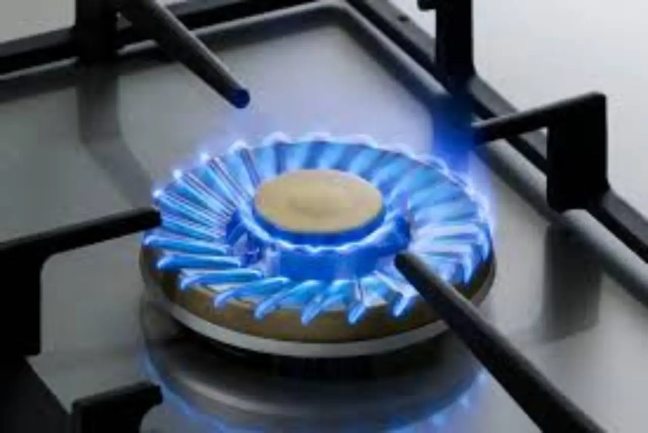 I fornelli non si accendono o fanno fiamma debole? Ecco come pulire i bruciatori a gas