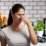 Come togliere l’odore di fritto dalla cucina: il rimedio naturale