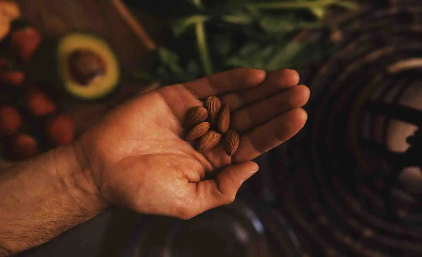 Mangiare mandorle: benefici e limiti