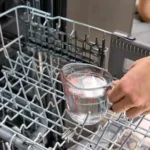 Come pulire la lavastoviglie con aceto e bicarbonato? Il mix perfetto