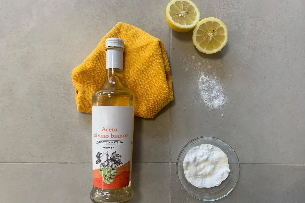 Come pulire i tappeti senza rovinarli? Il rimedio naturale che li fa tornare nuovi