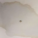 Perché si formano gocce sul soffitto? Ecco il pericolo dell’umidità nascosta